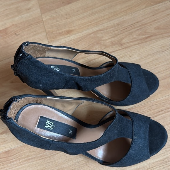 Mango brand -black suede heel size 36  (6) pre-loved - Picture 4 of 7